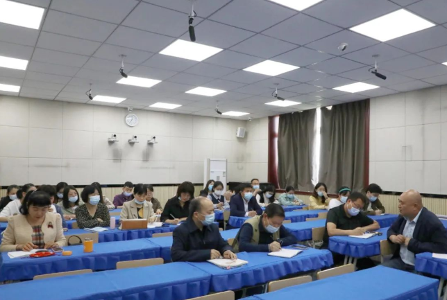 陕西省灞桥教师进修学校教研员莅临西安思源中学开展“下校听课”活动