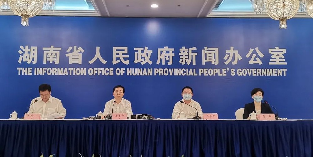 2022年全省高考工作第一次新闻发布会。&nbsp;摄影/刘亮