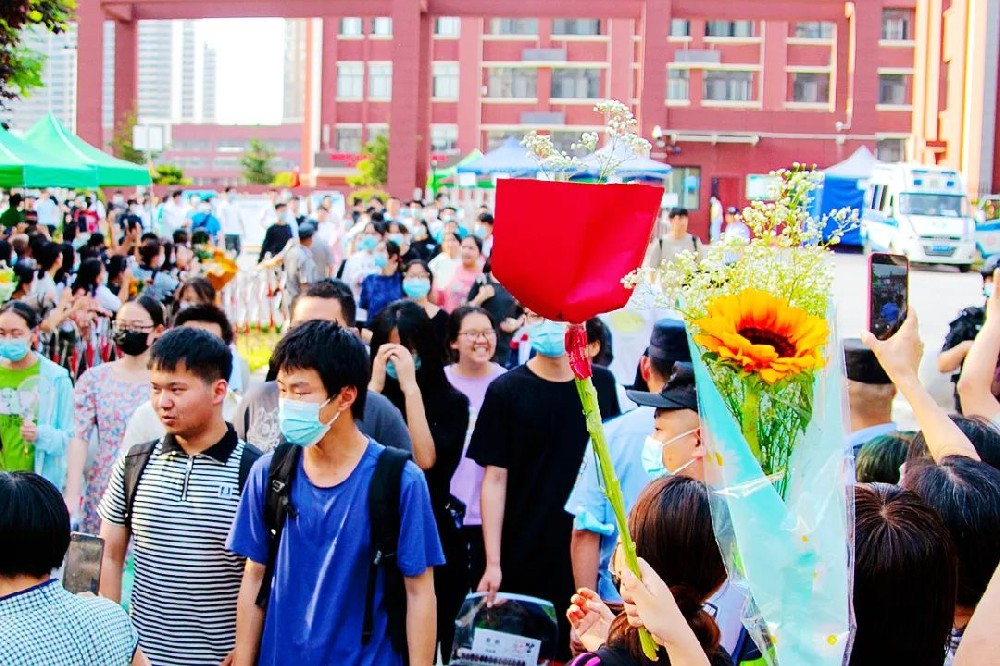 【浐灞教育】“跨越”高考，珍藏有爱瞬间！