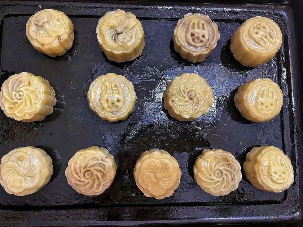 “巧手做月饼 劳动享浓情”——中秋佳节西安市雁塔区第一中学学生劳技课学习制作冰皮月饼
