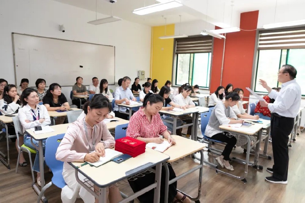 示范引领，共同成长——西安藤信学校成立“智慧课堂教学名师成长共同体”