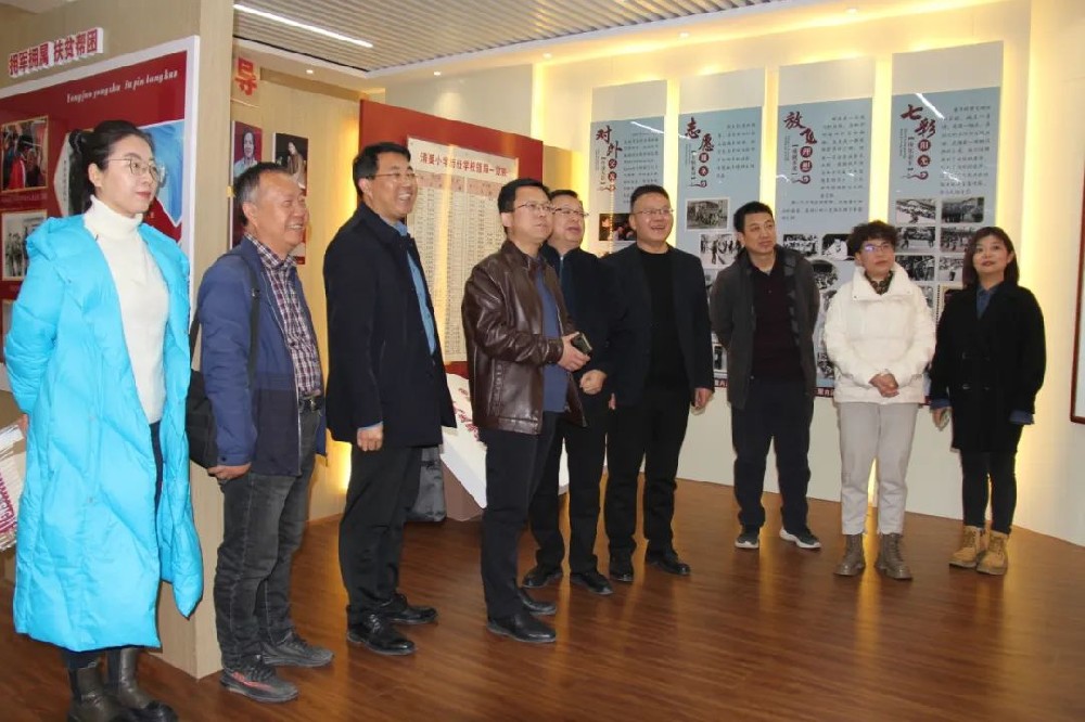 宝鸡市教育信息化中心调研清姜小学“国家中小学智慧教育平台”试点校推进情况