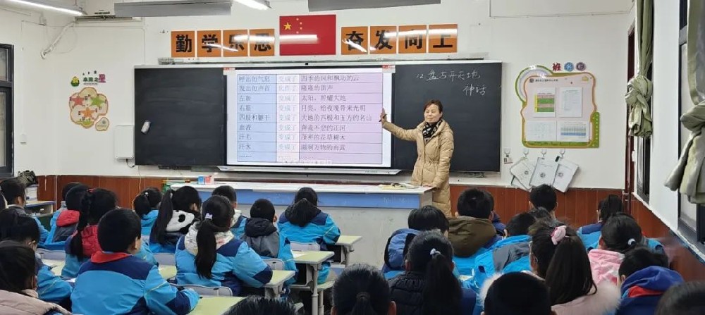 【党建引领·送教】名师带动精准帮扶 观摩分享全面提升——翠华路小学赴三里镇中心学校校本部送教纪实